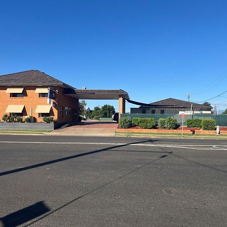Adelong Motel Narrabri Bagian luar foto