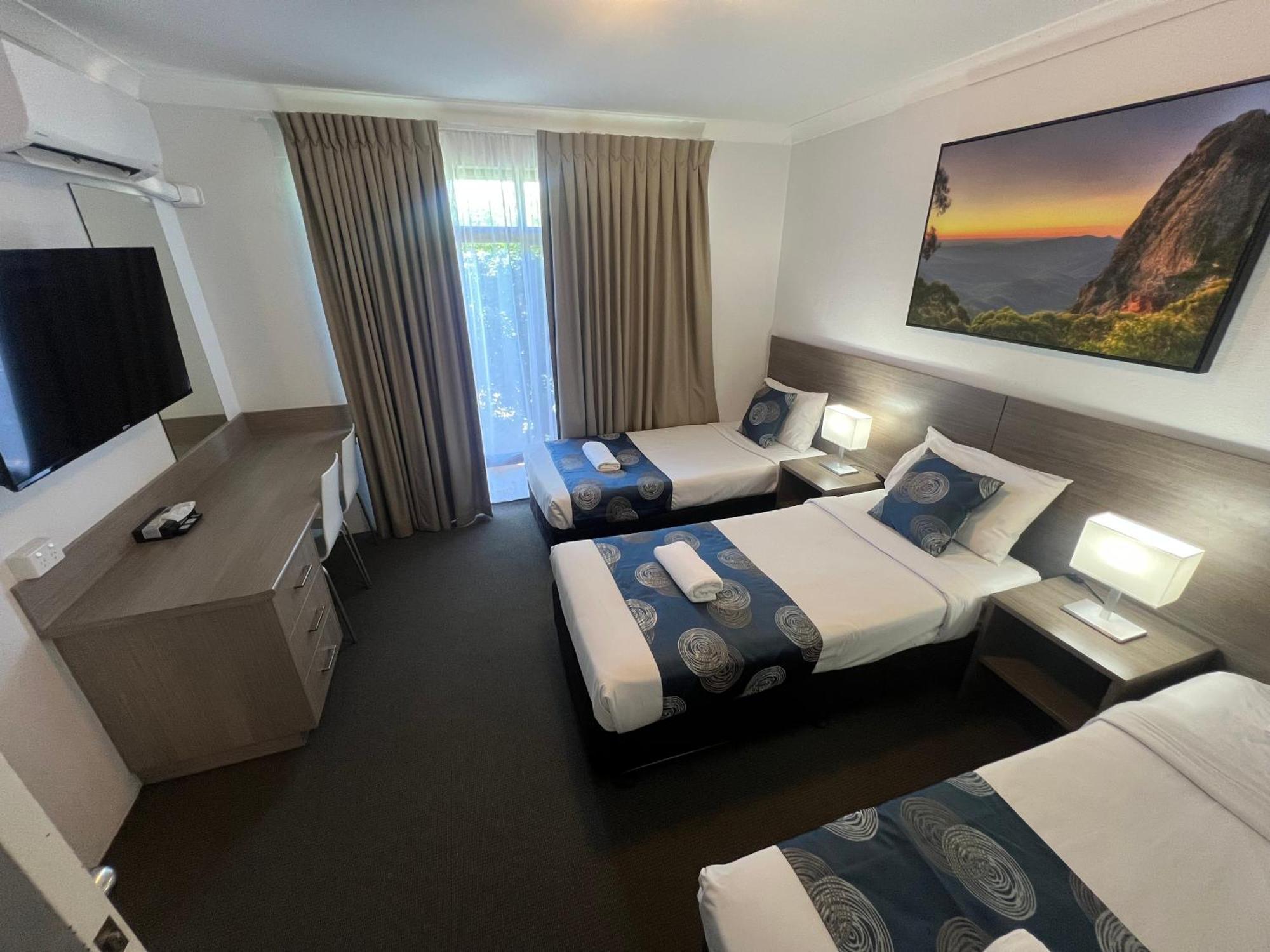 Adelong Motel Narrabri Bagian luar foto