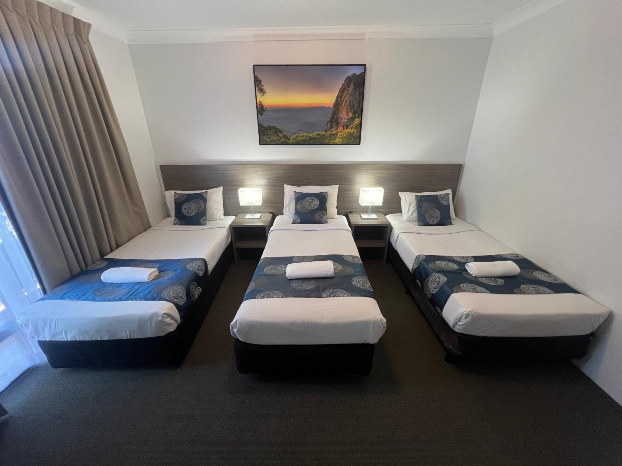 Adelong Motel Narrabri Bagian luar foto