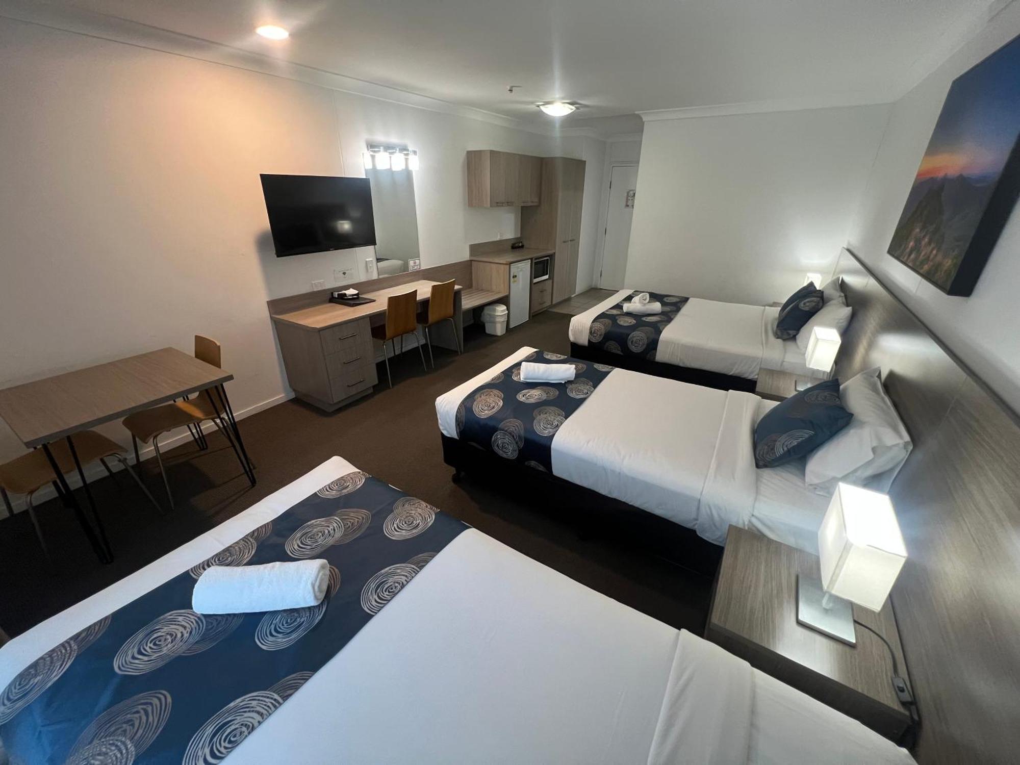 Adelong Motel Narrabri Bagian luar foto