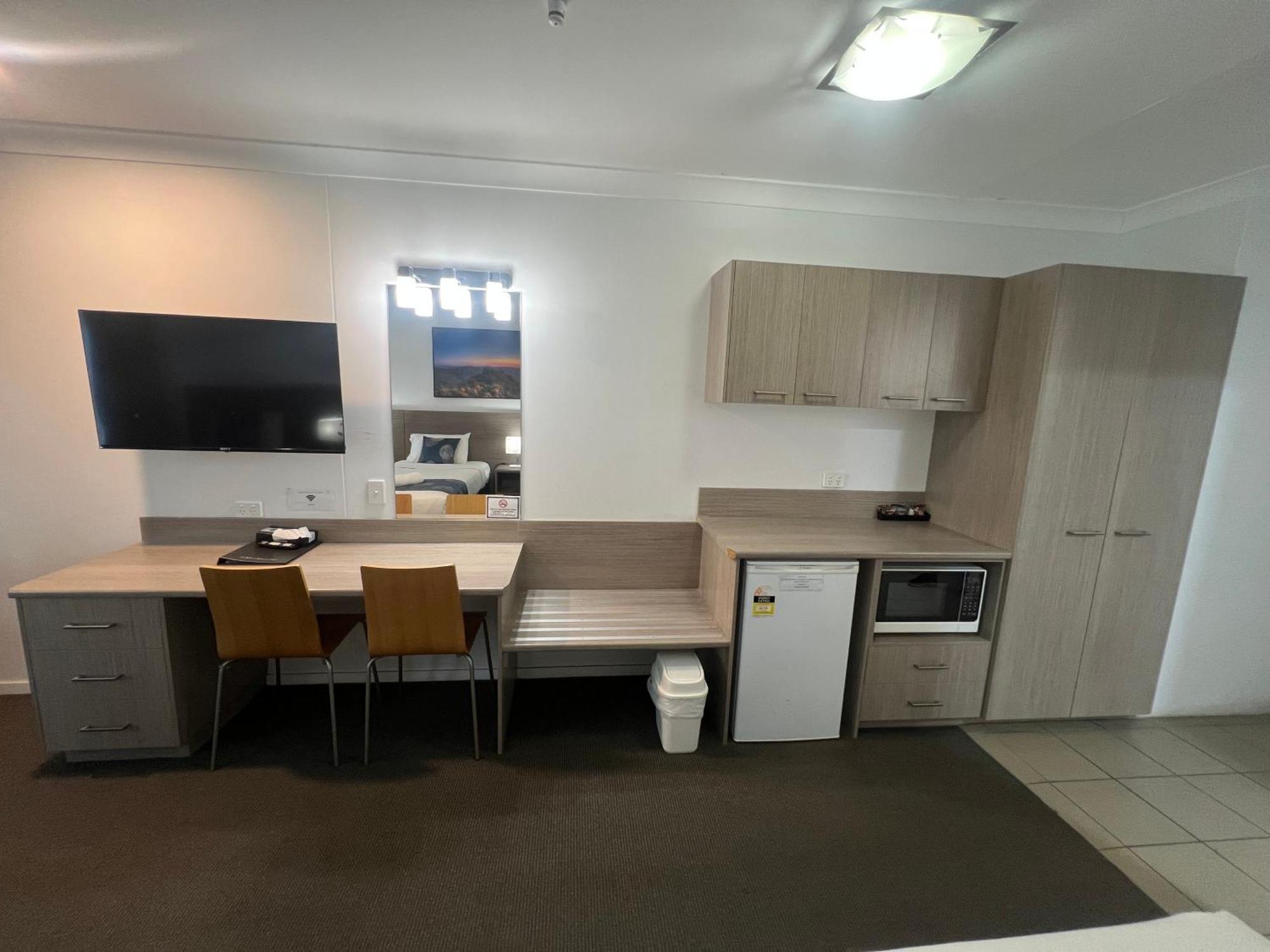 Adelong Motel Narrabri Bagian luar foto