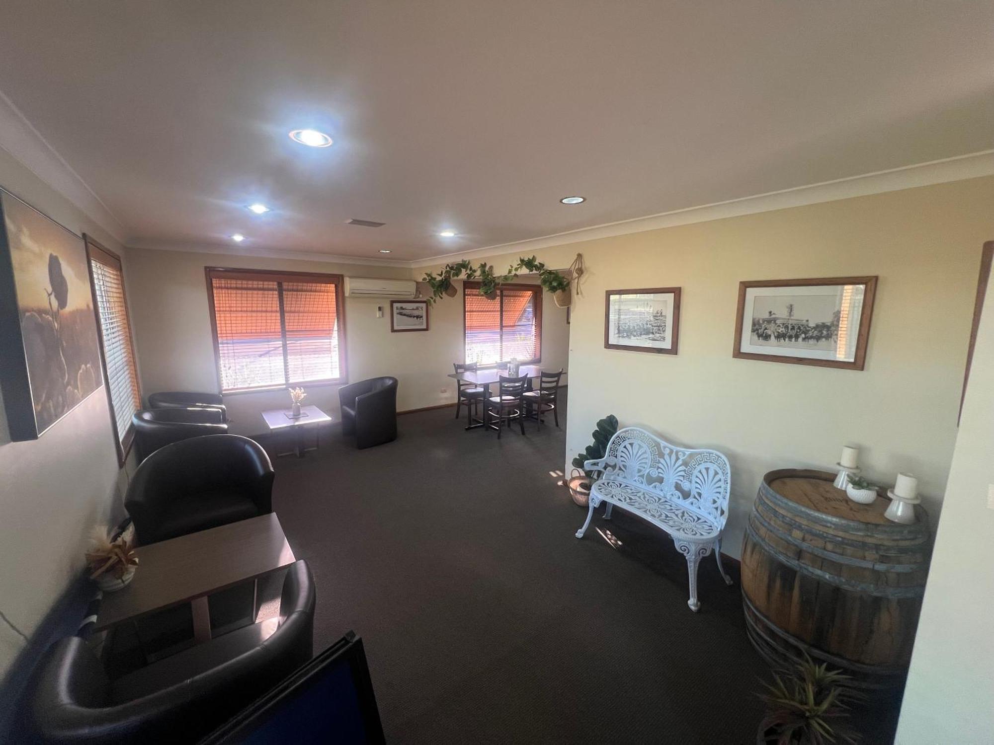 Adelong Motel Narrabri Bagian luar foto